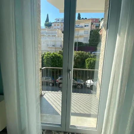 아파트 Viale Hanbury 알라시오